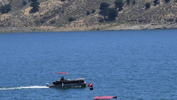 Danau Piru berada di Taman Nasional Los Prades bersebalahan dengan saspe Condor Sanctuary. Kawasan itu bisa ditempuh dengan perjalanan tak sampai satu jam dari Los Angeles. (AFP/FREDERIC J. BROWN) Danau Piru berada di Taman Nasional Los Prades bersebalahan dengan saspe Condor Sanctuary. Kawasan itu bisa ditempuh dengan perjalanan tak sampai satu jam dari Los Angeles. (AFP/FREDERIC J. BROWN)