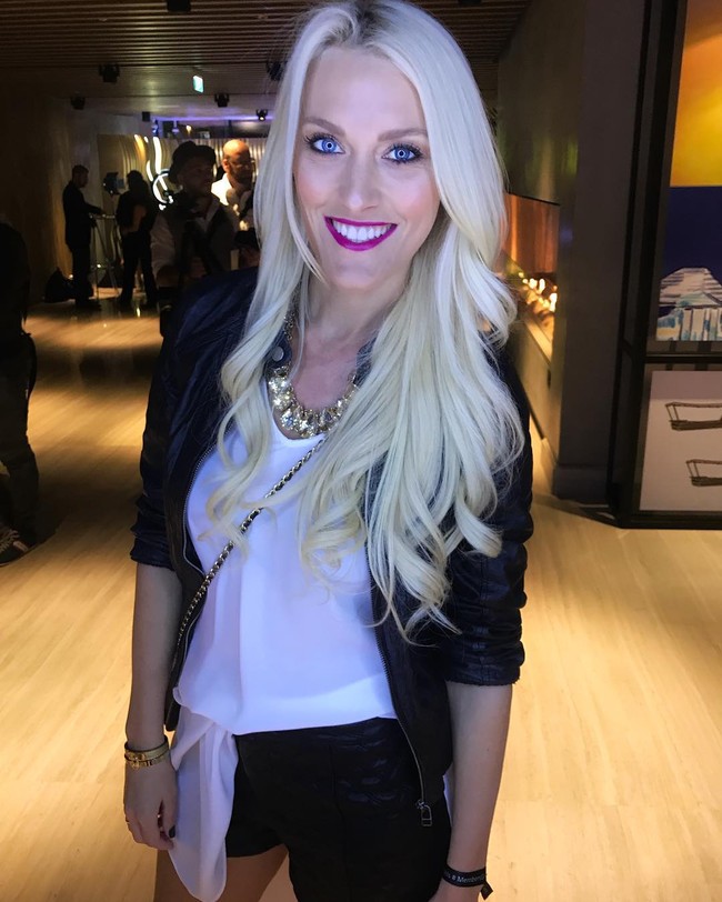 Alex Hirschi dikenal sebagai selebgram yang punya lebih dari 6 juta pengikut di Instagram. Tapi tak seperti kebanyakan wanita yang mengulas produk kecantikan atau fashion, Alex adalah tukang review mobil. Foto: Instagram @supercarblondie