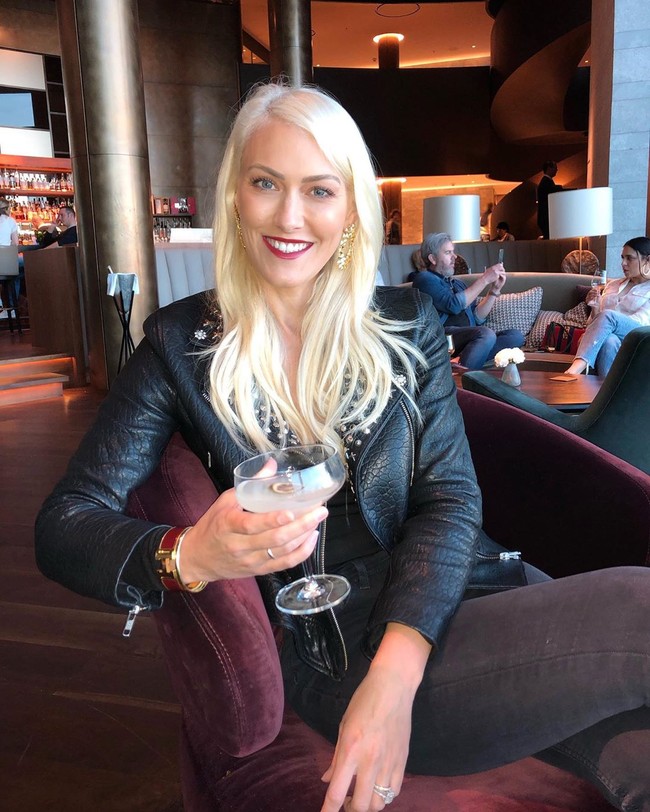 Selain di Instagram, Alex Hirschi juga sering membagikan video di TikTok. Tentu bersama dengan mobil-mobil mahal yang di-review. Foto: Instagram @supercarblondie