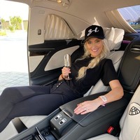 Sebagai pe-review mobil, Instagram Alex tentu dipenuhi dengan foto-foto glamour di samping kendaraan-kendaraan mahal dan langka dari Ferrari, Aston Martin, hingga Pagani. Beberapa waktu lalu, wanita 33 tahun tersebut melakukan test drive untuk Pagani Huayra LUltimo terakhir yang pernah dibuat.  Foto: Instagram @supercarblondie