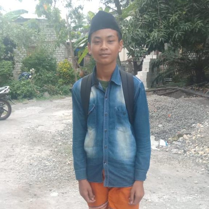 Dian (14) memiliki tekad yang besar untuk mencari ibunya di Banyuwangi. Ia mekat berangkat dari Cianjur, Jawa Barat berbekal Rp 300 ribu usai menjual handphone.