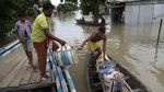 Banjir di Assam India Hampir Menyentuh Atap Rumah