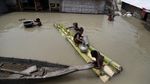 Banjir di Assam India Hampir Menyentuh Atap Rumah