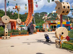 Belum Sebulan Dibuka, Disneyland Hong Kong Ditutup Lagi