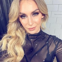 Bulan lalu,  Charlotte Flair dikabarkan terdepak dari acara TV WWE setelah Nia Jax menyerangnya. Lantas, banyak yang menduga Charlotte Flair memanfaatkan waktu luang tersebut untuk memulihkan cedera di bagian sikut dan lengan. (Foto: Instagram/@charlottewwe)