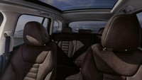 Mobil berkapasitas 5 penumpang ini diklaim punya kelapangan di sektor kabin. BMW menyebut kapasitas kompartemen ruang dan boot yang dapat diperluas dari 510 hingga 1.560 liter. Foto: BMW iX3