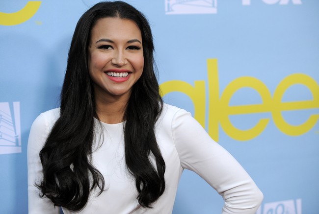 Kabar ini juga meninggalkan duka yang mendalam bagi rekannya sesama bintang Glee. Lea Michele, pemeran Rachel Berry, sengaja menutup akun Twitter-nya untuk mengenang Naya. Bintang Glee lainnya, Chris Colfer, mengenang Naya sebagai sosok yang cerdas tapi juga humoris. Naya tiada duanya, dan tidak akan pernah berubah, tulis Chris di Instagram. Naya berperan sebagai Santana Lopez di serial Glee yang tayang pada 2009-2015. Karakter Naya sebagai seorang cheerleader dianggap sebagai pahlawan LGBTQ karena berani mengaku sebagai seorang lesbian. (Foto: AP/Chris Pizzello)