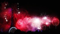 Prancis merayakan Bastille Day dengan memberi apresiasi terhadap para pekerja medis di Prancis pada Selasa, (14/7/2020). AP/Thibault Camus  