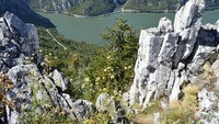 Djerdap UNESCO Global Geopark (Serbia) mencakup batuan Proterozoikum tertua hingga sedimen Kuarter termuda. Fenomena alam yang paling mencolok di Geopark ini adalah lembah Djerdap, lembah terpanjang di Eropa. (UNESCO)