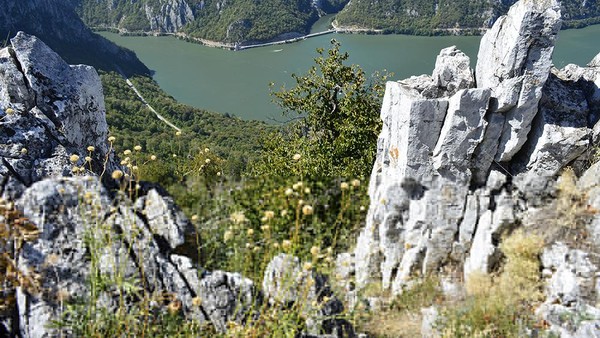 Djerdap UNESCO Global Geopark (Serbia) mencakup batuan Proterozoikum tertua hingga sedimen Kuarter termuda. Fenomena alam yang paling mencolok di Geopark ini adalah lembah Djerdap, lembah terpanjang di Eropa. (UNESCO) Djerdap UNESCO Global Geopark (Serbia) mencakup batuan Proterozoikum tertua hingga sedimen Kuarter termuda. Fenomena alam yang paling mencolok di Geopark ini adalah lembah Djerdap, lembah terpanjang di Eropa. (UNESCO)
