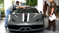 Kasi Barang Bukti dan Rampasan Kejari Palembang, Fifin Suhendra, mengatakan mobil tersebut dilelang setelah adanya keputusan yang berkekuatan hukum tetap. Di mana terpidana Hatta Ansori telah divonis 3,5 tahun bui pada November 2019.