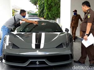 Banting Harga! Kejagung Lelang Mobil Ferrari Selundupan Rp 6,4 M