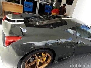 Diduga Hasil Cuci Uang, Puluhan Mobil Mewah Disita
