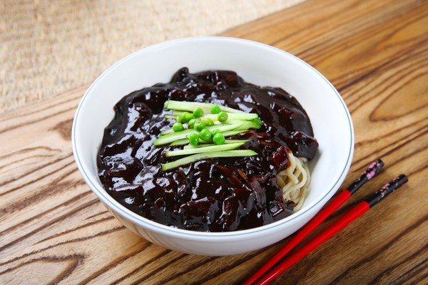 Jajangmyeon, Mie Hitam Korea yang Jadi Penghibur Jomblo