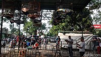 Para juri yang tengah menilai juga tidak memakai masker.
