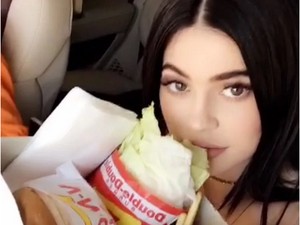 Menu Sarapan Pemicu Asam Lambung hingga Kylie Jenner Heboh Makan Mie Instan