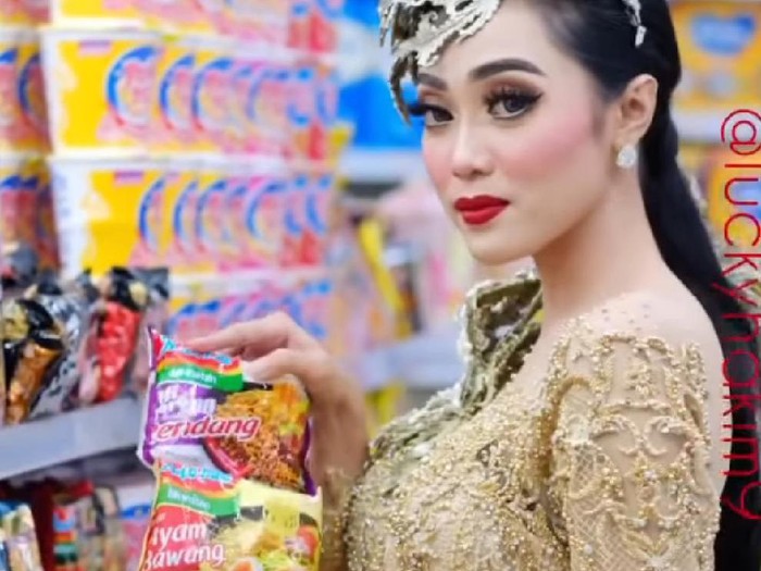 makeup beli makanan