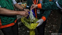 Limbah medis yang dikumpulkan oleh para petugas itu nantinya akan dimunsahkan dengan cara dibakar oleh PT Wastec dengan tujuan agar tidak dapat daur ulang kembali oleh pihak yang tidak berkepentingan.