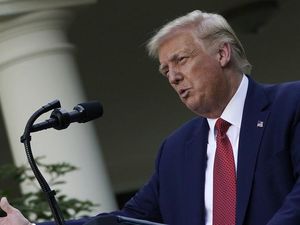 Inggris Larang Perangkat 5G Huawei, Presiden Trump: Itu karena Saya