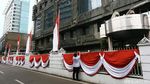 Ornamen Merah Putih Mulai Hiasi Perkantoran di Jakarta