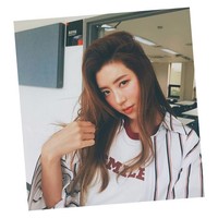 Berdasarkan laporan Star News, Park Han Byul menghapus jejak hidupnya di Seoul dan pindah ke Pulau Jeju bersama sang suami dan anaknya. Foto: Instagram/@onestar_p