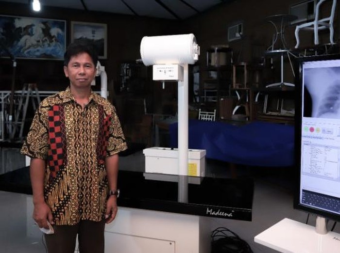 Peneliti UGM Dr Bayu Suparta kembangkan alat deteksi Corona dengan radiografi digital, Rabu (15/7/2020).