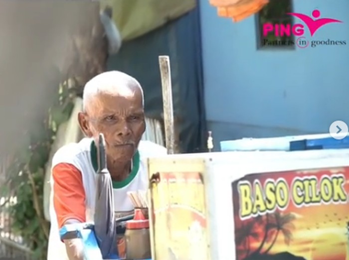 Kisah Kakek 84 Tahun Jualan Cilok Keliling