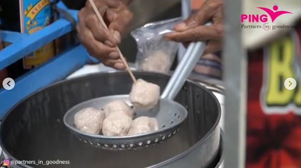 Kisah Kakek 84 Tahun Jualan Cilok Keliling