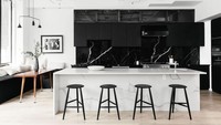 Nah kalau yang ini desain dapur modern di era 2010-an yang sudah keren. Kebanyakan orang lebih suka menata dapur mereka dengan gaya minimalis dan tambahan marmer yang memberi kesan mewah. Foto: Archive Project/Veterans United