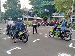 Pengendara di Jombang Diwajibkan Jaga Jarak dan Pakai Masker