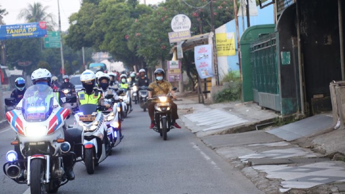 Polwan dan Srikandi Dishub Diterjunkan Urai Macet di Kota Depok