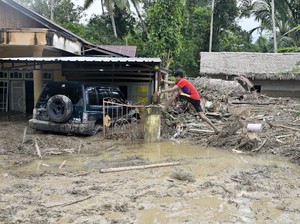 Medan Berat Persulit Evakuasi Korban Banjir Bandang Masamba