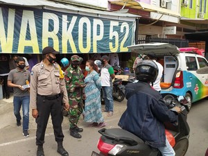 Tim Gugus Makassar Razia Warkop, Warga Tak Bermasker Di-rapid Test