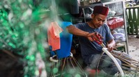 Sebagai seorang perajin ondel-ondel, Yusuf kerap mendapat orderan untuk membuat ondel-ondel berbagai ukuran.