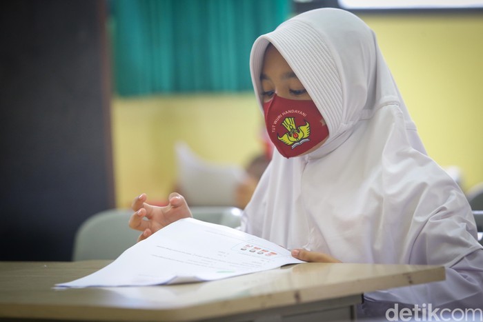 SD Negeri 03 Petukangan, Jakarta Selatan, menggelar tes masuk mutasi siswa atau pindah sekolah. tes ini digelar usai seleksi PPDB.