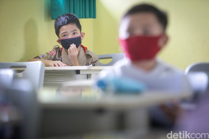 SD Negeri 03 Petukangan, Jakarta Selatan, menggelar tes masuk mutasi siswa atau pindah sekolah. tes ini digelar usai seleksi PPDB.