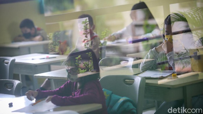 SD Negeri 03 Petukangan, Jakarta Selatan, menggelar tes masuk mutasi siswa atau pindah sekolah. tes ini digelar usai seleksi PPDB.