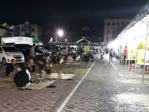 Sulit Jaga Jarak di Selter Kuliner, Pemkot Solo Minta Perbanyak Tikar