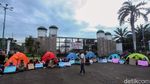 Tolak Omnibus Law, Mapala Gelar Tenda di Depan Gedung DPR