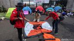 Tolak Omnibus Law, Mapala Gelar Tenda di Depan Gedung DPR