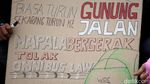 Tolak Omnibus Law, Mapala Gelar Tenda di Depan Gedung DPR