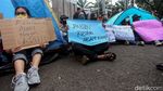 Tolak Omnibus Law, Mapala Gelar Tenda di Depan Gedung DPR