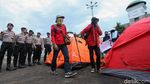 Tolak Omnibus Law, Mapala Gelar Tenda di Depan Gedung DPR