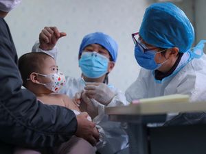 Bukan Batuk, Anak yang Terinfeksi Corona Lebih Banyak Alami Diare dan Muntah