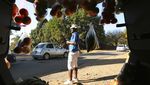 Warga Zimbabwe Ramai-ramai Jualan di Mobil Saat Pandemi