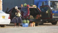Menurut Dana Moneter Internasional, ekonomi negara itu cenderung menurun lebih dari 10% tahun ini, jauh lebih besar dari kontraksi 3,2% yang diproyeksikan untuk seluruh ekonomi Afrika sub-Sahara.  