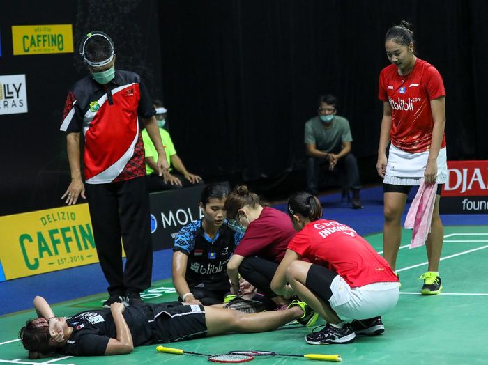 Agatha Imanuela Agatha Imanuela cedera di tengah laga PBSI Home Tournament.