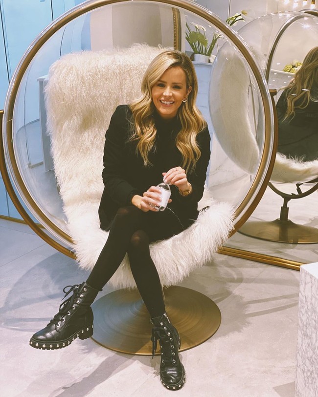 Selain olahraga, wanita itu juga sering membagi kata-kata motivasi yang bisa membangun semangat para follower ketika sedang berusaha menguruskan atau membentuk badan. Kamu tidak akan selalu termotivasi. Kamu butuh belajar untuk disiplin, Foto: Instagram @andreaxtendbarre