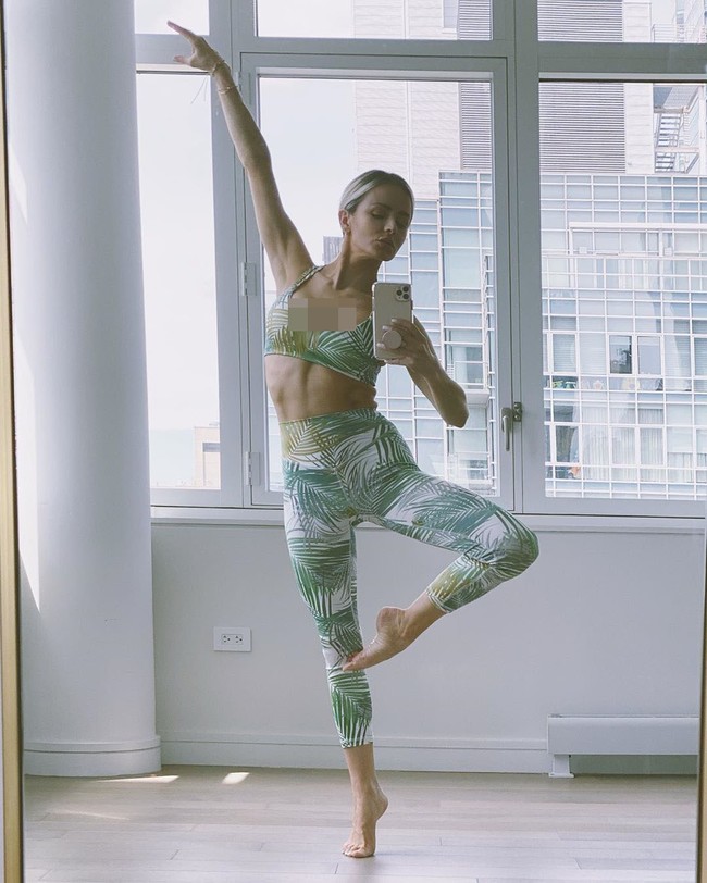 Kesuksesan Andrea Rogers membangun butik olahraga berawal dari hobinya menari. Andrea mulai menari sejak usia tiga tahun, mengajar tari usia 12, membuat koreografi usia 15, dan menjadi penari profesional dua tahun kemudian. Setelah mengenal pilates, ia pun jatuh cinta pada olahraga itu lalu menggabungkannya dengan menari dalam latihan Xtend Barre. Foto: Instagram @andreaxtendbarre