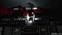 Sebelumnya, bioskop di DKI Jakarta dijadwalkan buka pada 29 Juli 2020. Namun pembukaan bioskop di Jakarta ditunda.